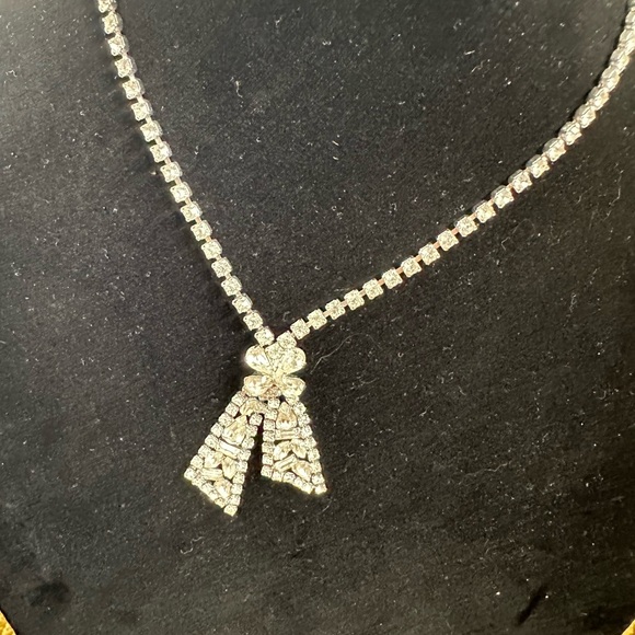 Perfect white rhinestone vintage necklace. - Picture 2 of 2